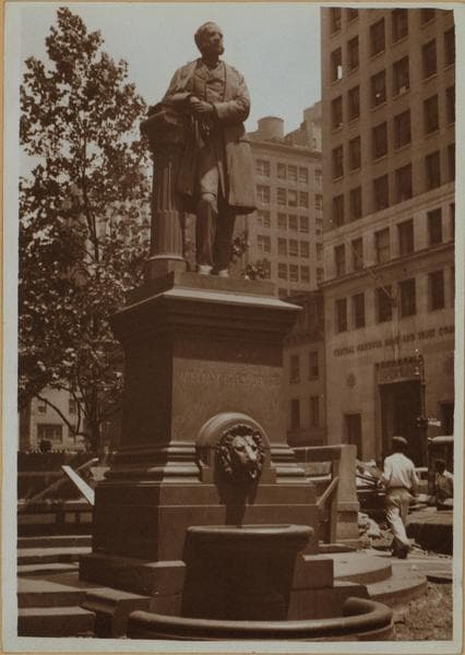 Manhattan: Herald Square - [William Earl Dodge statue.], 1940-07-08