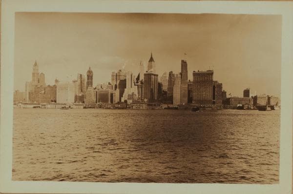 North (Hudson) River - Shore and skyline - Manhattan - Battery - 14th Street - [Bank of Manhattan - Irving Trust Company - Singer Manufacturing Company - Woolworth Building.], 1930–1933
