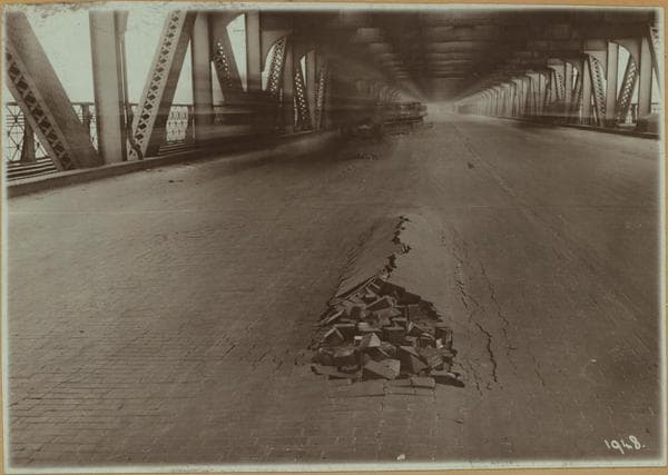 Bridges - Queensboro [Queensborough] Bridge - Stoning pavement., 1919