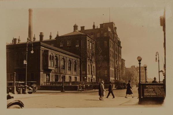 Manhattan: 68th Street - Lexington Avenue, 1927–1937
