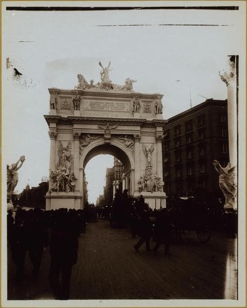 Manhattan: 5th Avenue - 24th Street, 1945