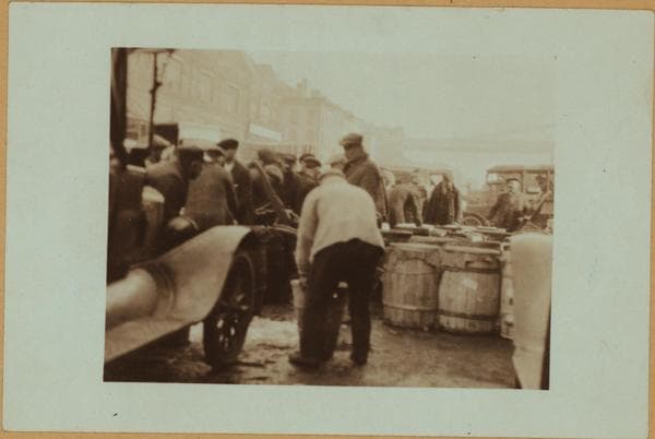 Fulton fish market - [Fish center on South Street.], 1923