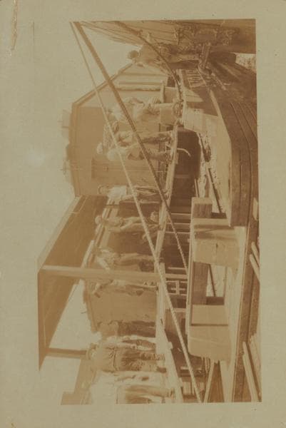 Workmen and laborers - [Unloading bananas on the East River, near financial district.], 1925
