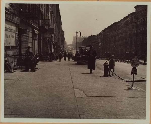 Manhattan: La Salle Place - Broadway, 1936