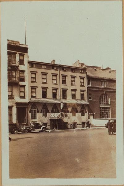 Manhattan: Sheridan Square - Barrow Street, 1933
