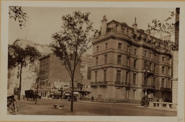Manhattan: 5th Avenue - Between 64th and 65th Streets, 1938