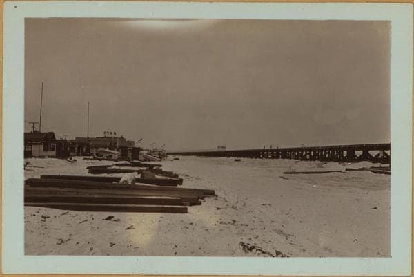 Staten Island - South Beach - [Boardwalk and May's Hotel.], 1937