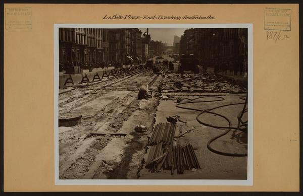 Manhattan: La Salle Place - Broadway, 1936
