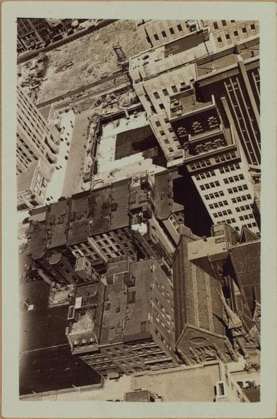 Manhattan: Rockefeller Plaza - 49th Street (West), 1932–1933