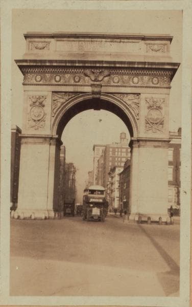 Manhattan: Washington Square Park (Memorial Arch)., 1925