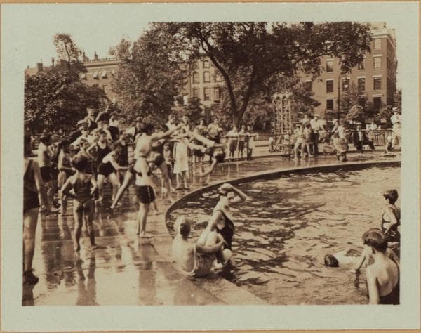 Manhattan: Washington Square North - 5th Avenue: Washington Square Park, showing the center fountain with the Washington Arch in the background, with children at play in the water. 18-22 Washington Square North, west of Fifth Avenue, are the houses in background., 1932-09-06