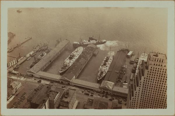 East River - Piers 14-18., 1933