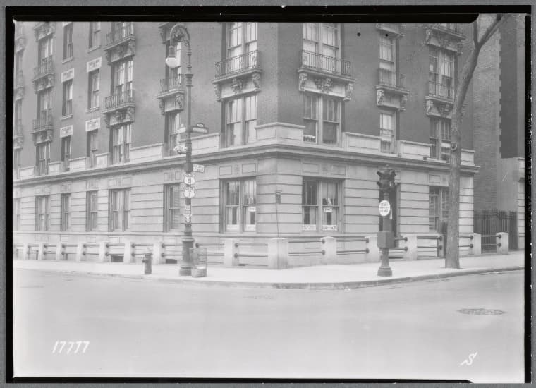 Apartment house; Meyer's Beauty Salon: W 179th St. - Ft Washington Ave, Manhattan, 1937