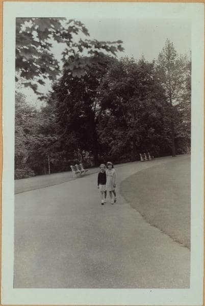 Richmond: Barrett Park - [Barrett Park Menagerie.], 1937