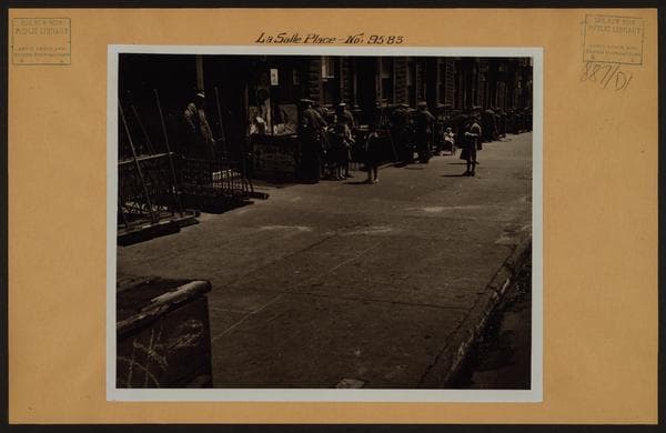 Manhattan: La Salle Place - Broadway, 1936
