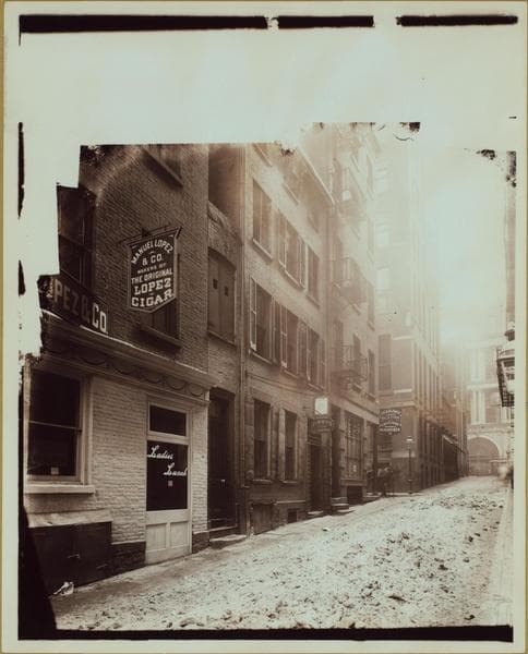 Manhattan: Thames Street - Temple Street, 1945