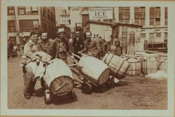 Fulton fish market in Manhattan - [Fish iced and barrelled at market docks.], 1934