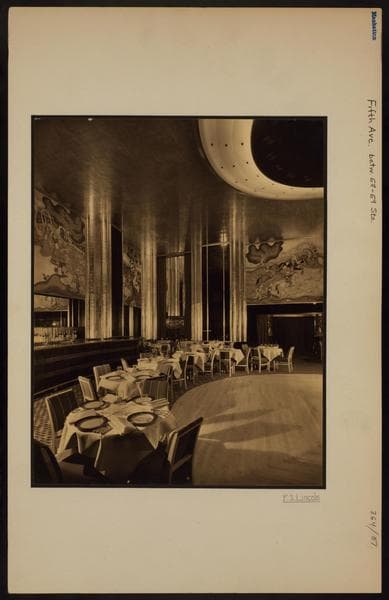 Manhattan: 5th Avenue - Between 58th and 59th Streets