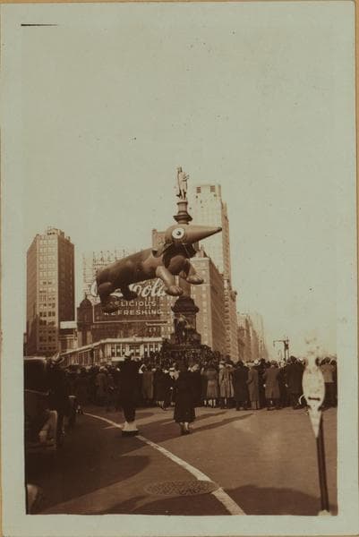 Celebrations - Parades - Municipal events - Macy's Thanksgiving Parade., 1932