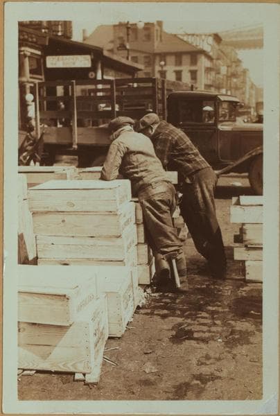 Fulton fish market - [Dealers at South Street and Peck Slip.], 1923–1934