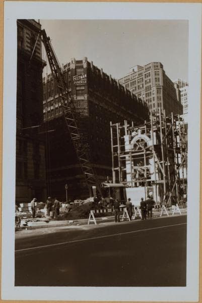Manhattan: Herald Square - [William Earl Dodge statue.], 1940-09-27