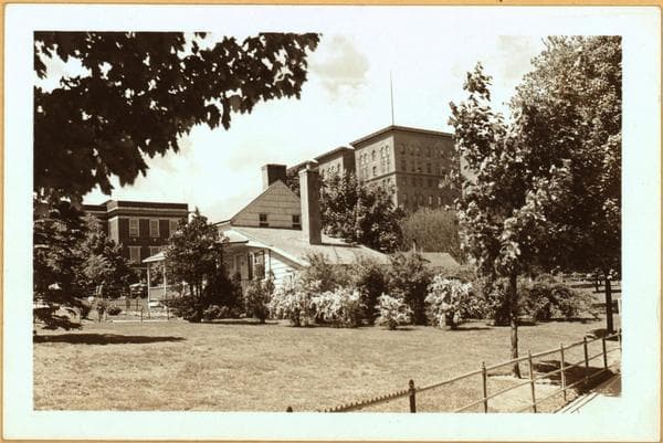 Bronx: Poe Park - Poe Cottage., 1938; 1938-05-04
