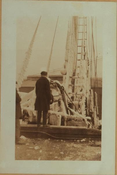 Fulton fish market - [Old fashioned bean trawler.], 1924–1936