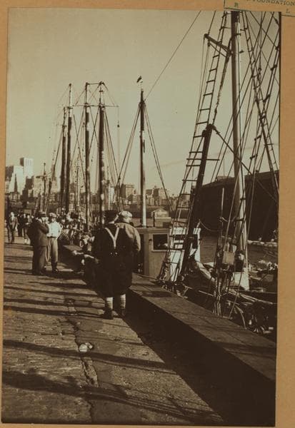 Fulton fish market docks in Manhattan., 1933–1936