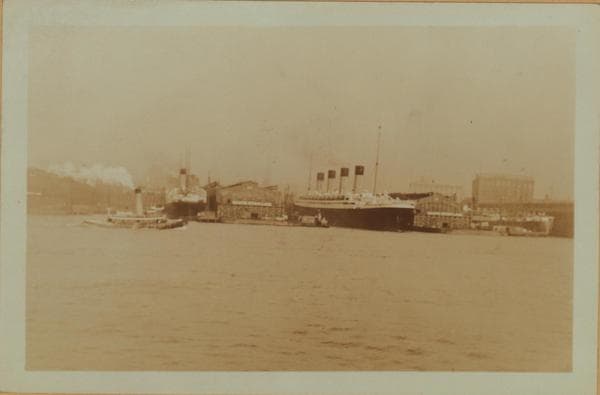 North (Hudson) River - Shore and skyline - Manhattan - [Midtown skyline between 14th and 59th Streets.], 1929–1931