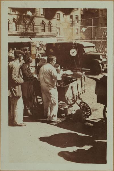 Occupations - Peddlers - General food vendors - Fish., 1933
