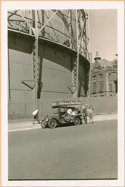 Occupations - Peddlers - Food - Refreshments - Soft drinks., 1935–1936