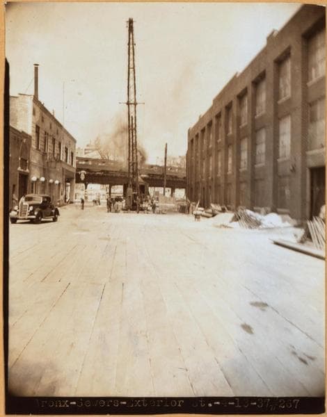 Bronx: Exterior Street - Broadway, 1937