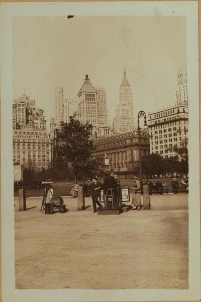 Street scenes - Scales for weighing - [Battery Park.], 1932–1933