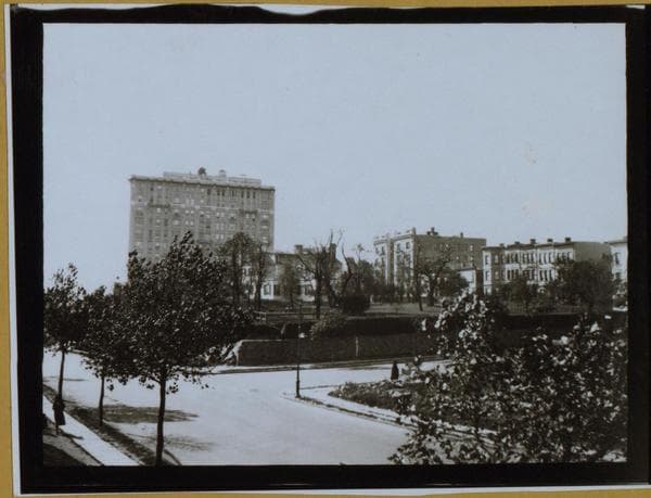 Manhattan: Carl Schurz Park - Gracie Mansion., 1923