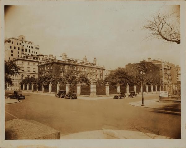 Manhattan: 5th Avenue - 90th Street, 1925