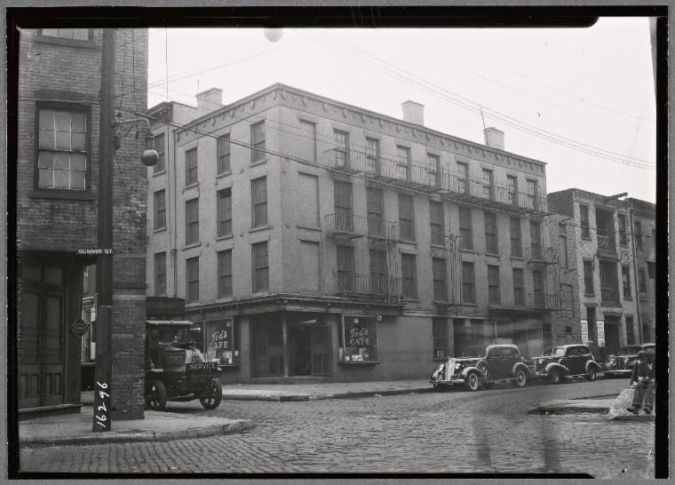 Industrial buildings; Tod's Café: Summit St.-Hamilton Av-Columbia St., Brooklyn, 1936