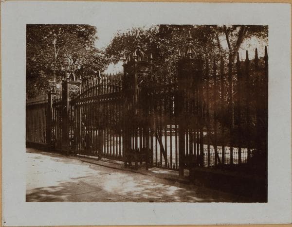 Manhattan: Gramercy Park South - Gramercy Park (East), 1915