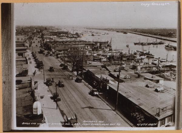 Brooklyn: Emmons Avenue - Sheepshead Bay Road, 1932–1934