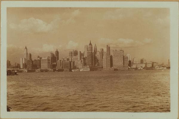 North (Hudson) River - Shore and skyline - Manhattan - Battery - 14th Street - [Bank of Manhattan - Bankers Trust Company - City Bank-Farmers Trust Company - Irving Trust Company - New York Telephone Company - Singer Manufacturing Company - Transportation Building - Woolworth Building.], 1932–1935