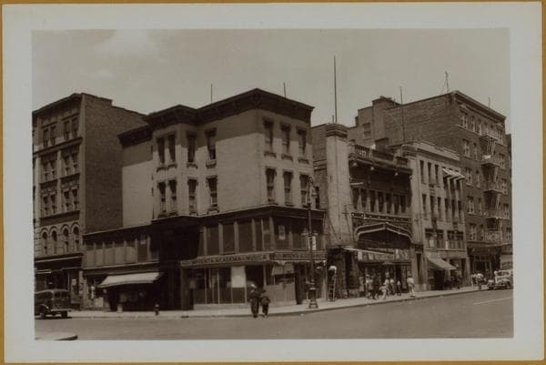 Manhattan: 113th Street - Madison Avenue, 1942