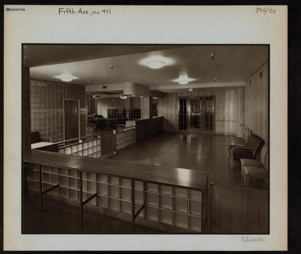 Manhattan: 5th Avenue - [Between 36th and 37th Streets]