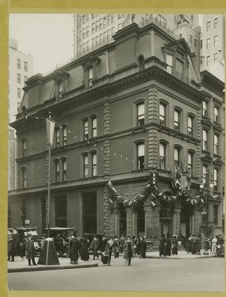 Fifth Avenue - 44th Street, northwest corner