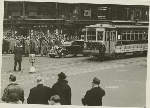 Fifth Avenue - 42nd Street, northeast corner, 1936