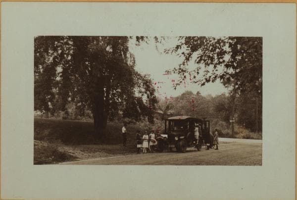 Traveling library - Staten Island [Richmond - Book-wagon operated by the Extension Division of the New York Public Library.], 1923–1924