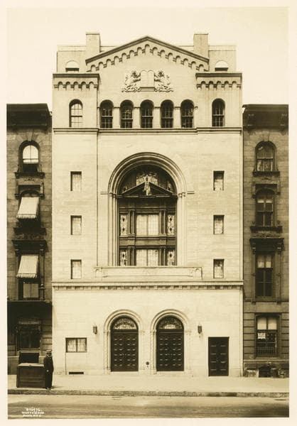 347 West 34th Street (Eighth Avenue - Ninth Avenue)