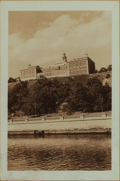 Harlem River - Manhattan - 192nd and 193rd Streets (West) - [George Washington High School - Stephens Fuel Company.], 1935–1937
