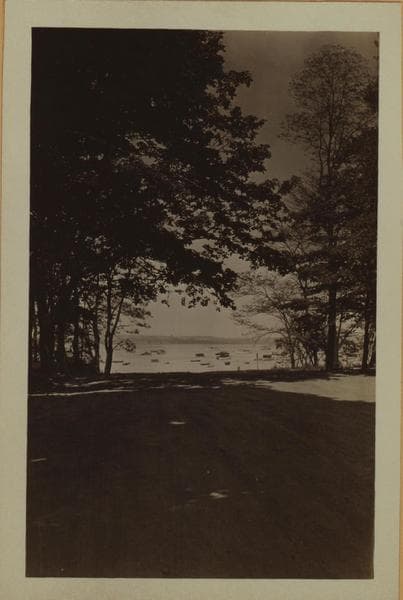 East River - Shore and skyline - Queens shore - Astoria - [Sohmer and Company Pianos ; View of Queens waterfront.], 1927–1935