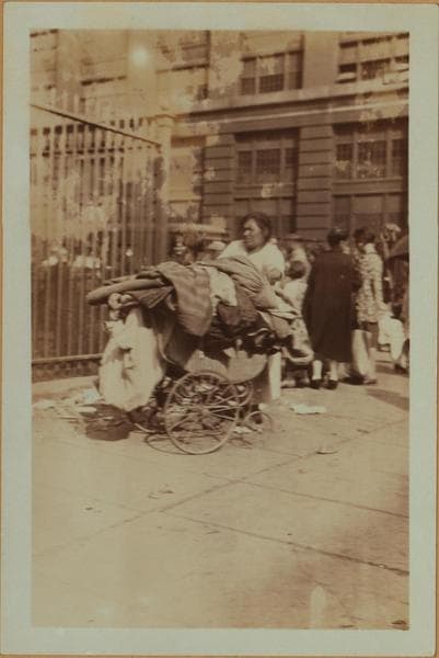 Occupations - Peddlers ; Street life - Dry goods and clothing vendors., 1923–1929