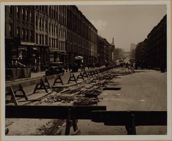 Manhattan: La Salle Place - Broadway, 1936