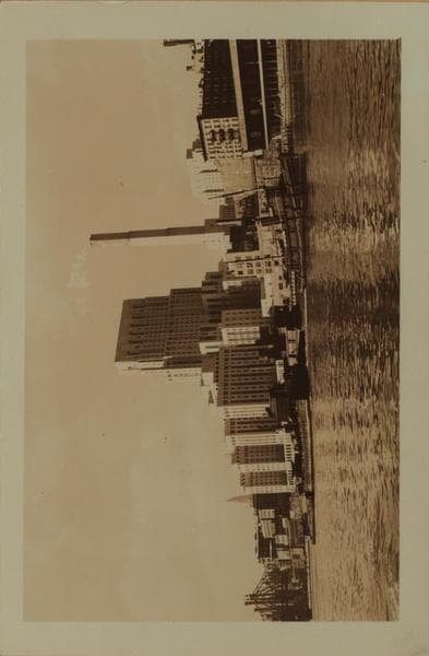 East River - shore and skyline ; Queensborough bridge ; Williamsburg bridge., 1926–1935
